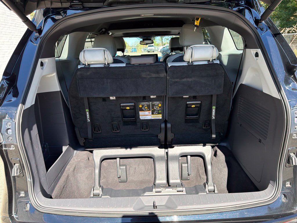 Used 2022 Toyota Sienna XSE AWD/4WD image 19
