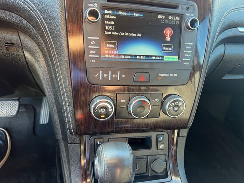 Used 2017 Chevrolet Traverse LT AWD/4WD image 16