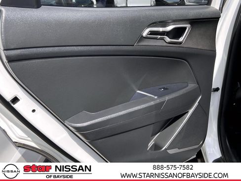 Used 2023 Kia Sportage LX image 9