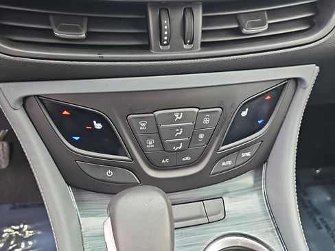 Used 2020 Buick Envision Essence image 21