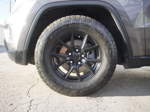 Used 2015 Jeep Grand Cherokee Laredo w/ Quick Order Package 23E AWD/4WD image 22