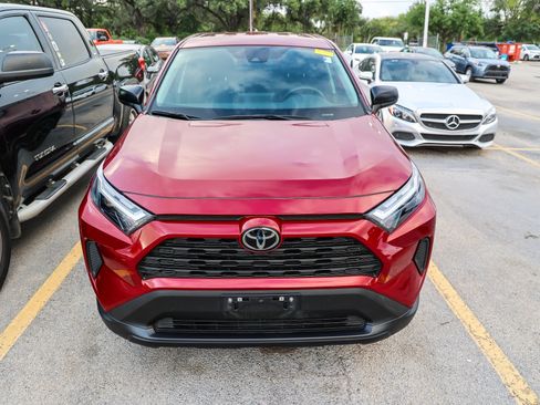 Used 2024 Toyota RAV4 LE FWD image 5