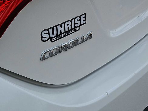 Used 2014 Toyota Corolla LE image 12