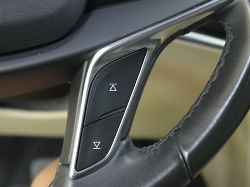 Used 2018 Cadillac XT5 AWD image 16