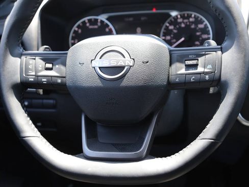 Used 2025 Nissan Rogue SV AWD/4WD image 18