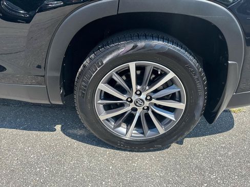 Used 2019 Toyota Highlander XLE AWD/4WD image 18