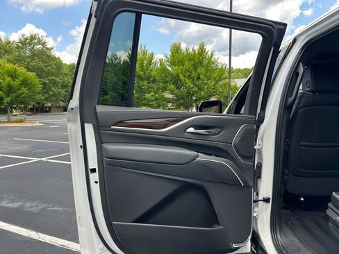 Used 2023 Cadillac Escalade ESV Premium Luxury AWD/4WD image 58