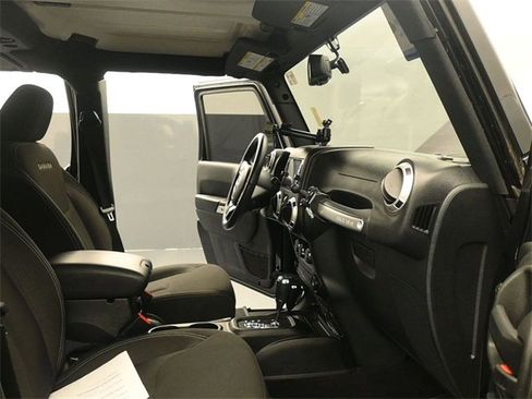 Used 2017 Jeep Wrangler Unlimited Sahara image 15