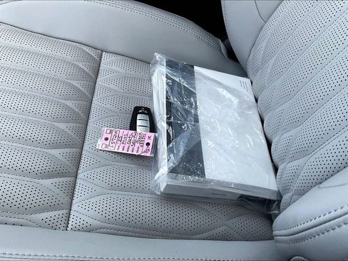 Used 2025 Mitsubishi Outlander SEL image 10