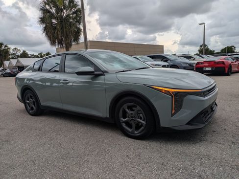Used 2025 Kia K4 FWD image 1