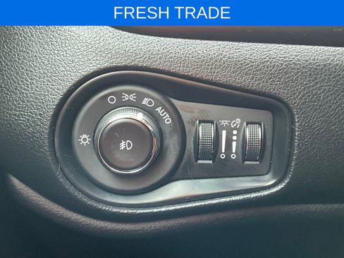 Used 2017 Jeep Renegade Latitude image 22