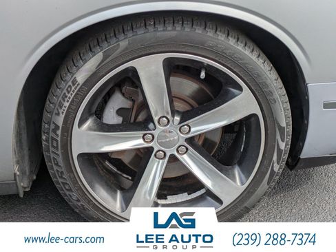 Used 2015 Dodge Challenger R/T RWD image 10