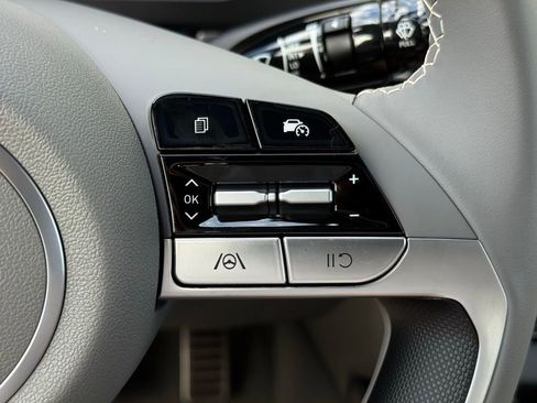 Certified 2025 Hyundai Elantra Sport image 22