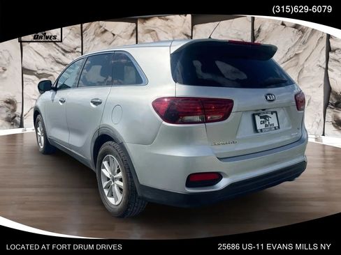 Used 2020 Kia Sorento AWD V6 image 5