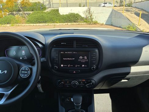 Used 2025 Kia Soul LX w/ LX Technology Package image 17