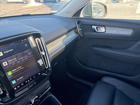 Certified 2025 Volvo XC40 B5 Plus image 30