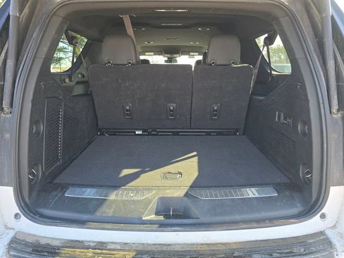 Used 2023 Chevrolet Suburban Premier image 12