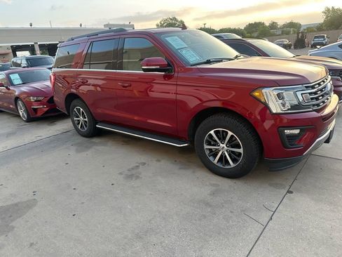Used 2018 Ford Expedition XLT w/ Equipment Group 202A image 3