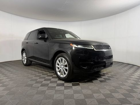 Used 2025 Land Rover Range Rover Sport SE AWD/4WD image 3