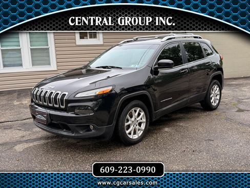 Used 2016 Jeep Cherokee Latitude w/ Comfort/Convenience Group FWD image 1