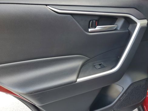 Certified 2021 Toyota RAV4 XLE w/ Convenience Package image 14