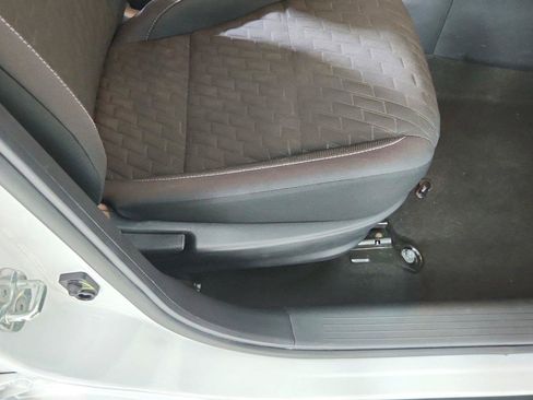 Used 2022 Nissan Kicks S FWD image 18