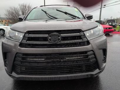 Used 2019 Toyota Highlander SE