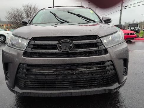 Used 2019 Toyota Highlander SE AWD/4WD image 3