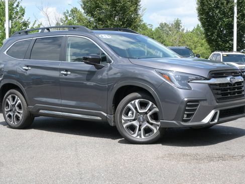 Used 2026 Subaru Ascent Touring AWD/4WD image 2