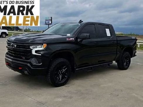 Used 2024 Chevrolet Silverado 1500 LT Trail Boss w/ Convenience Package II AWD/4WD image 4