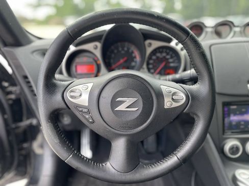 Used 2015 Nissan 370Z Coupe RWD image 15