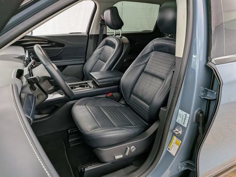 Used 2025 Lincoln Nautilus Reserve AWD/4WD image 15
