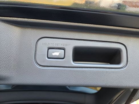 Certified 2025 Honda Pilot EX-L image 11