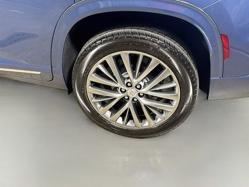 Used 2026 Buick Enclave Avenir AWD/4WD image 9