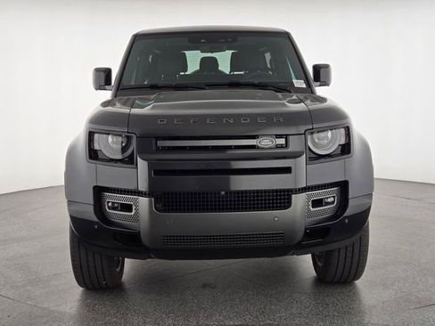 Certified 2024 Land Rover Defender 90 V8 AWD/4WD image 8