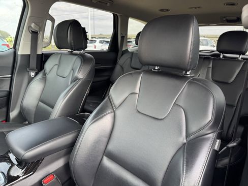 Used 2024 Kia Telluride LX image 30