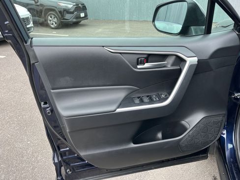 Used 2025 Toyota RAV4 XLE image 20