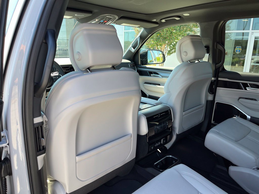 New 2027 Jeep Grand Wagoneer Limited AWD/4WD image 16
