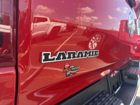 Used 2022 RAM 1500 Laramie AWD/4WD image 11