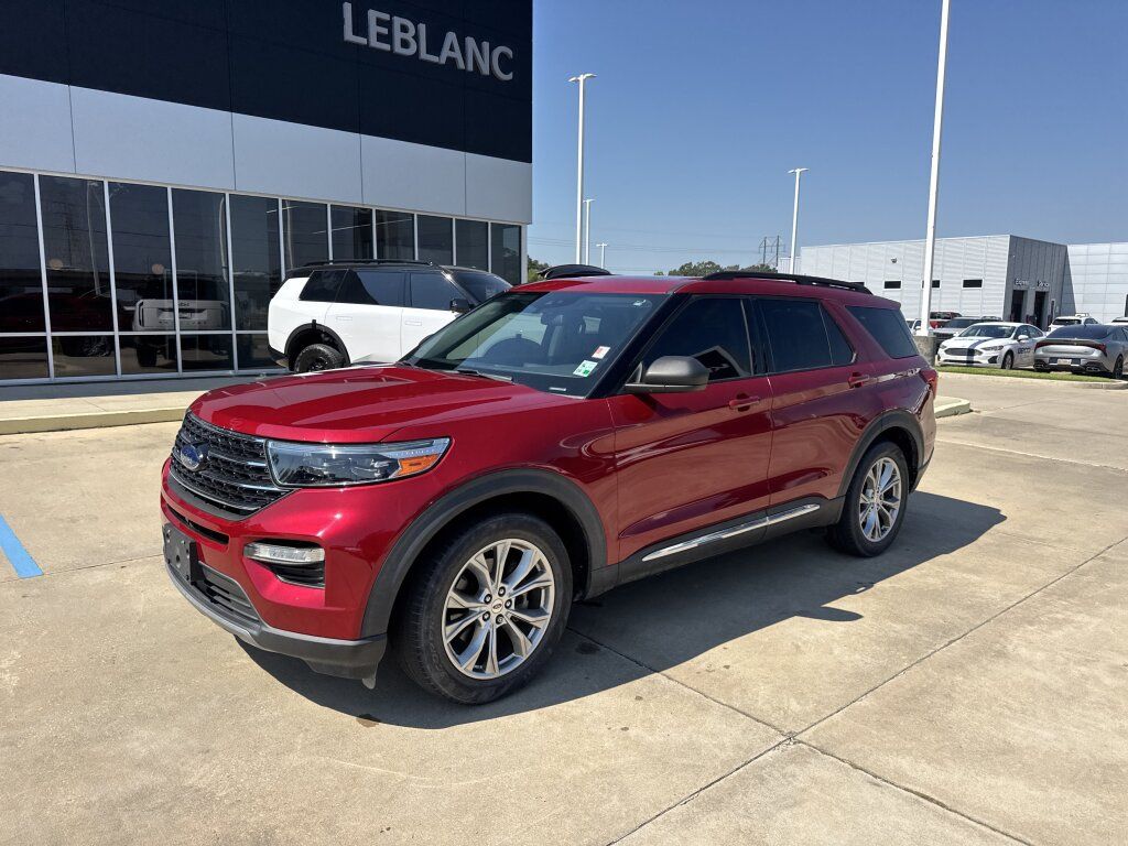 Used 2020 Ford Explorer XLT w/ Equipment Group 202A RWD image 2
