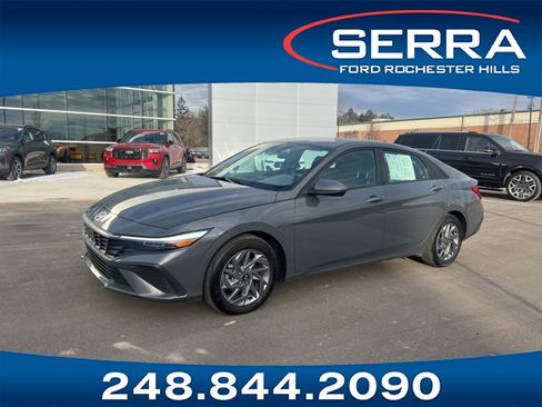 Used 2024 Hyundai Elantra SEL image 1