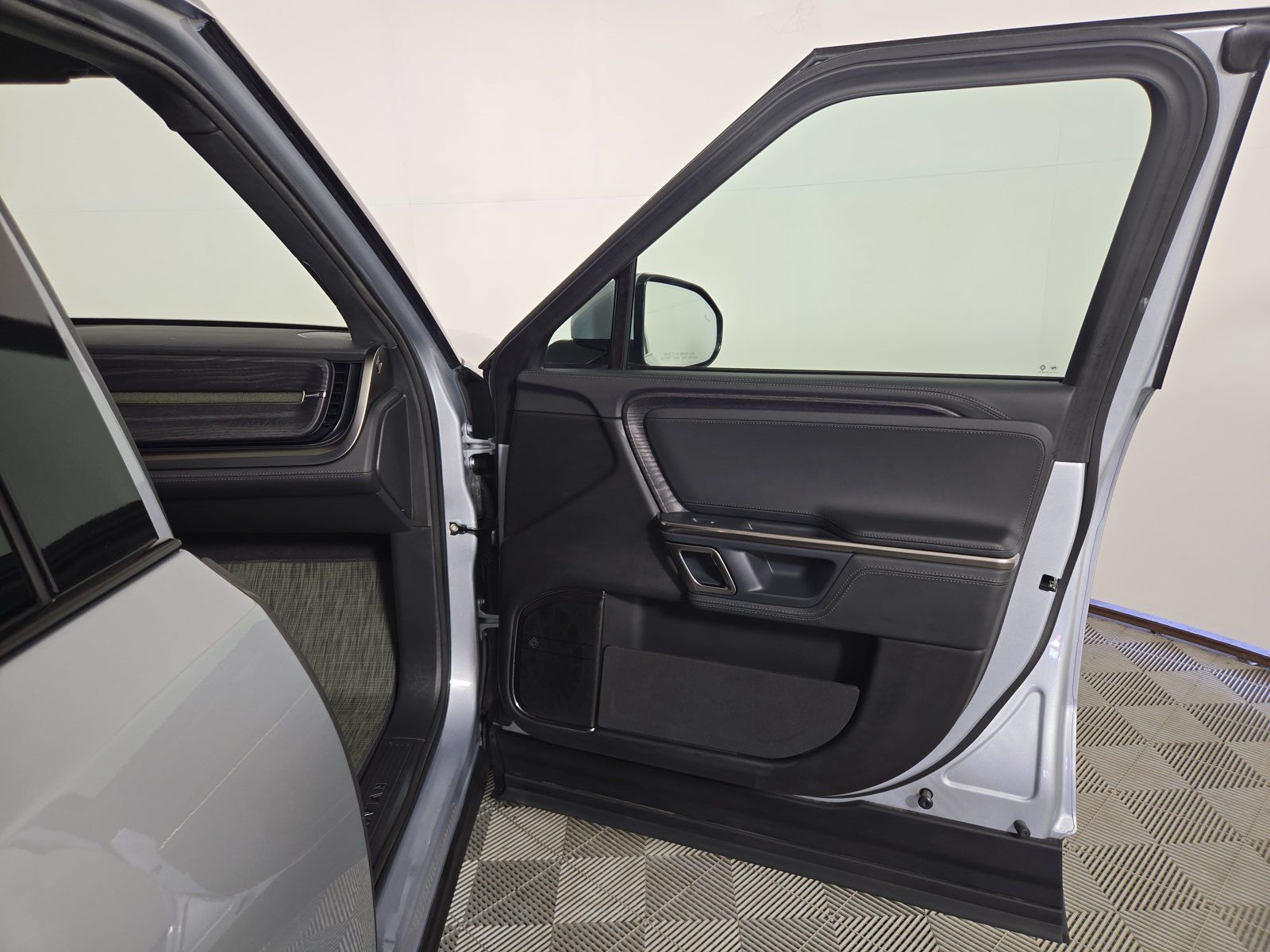 Used 2024 Rivian R1S Adventure Quad AWD/4WD image 18