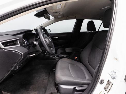 Used 2021 Toyota Corolla LE image 4