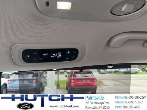Used 2024 Chrysler Pacifica Touring-L FWD image 47