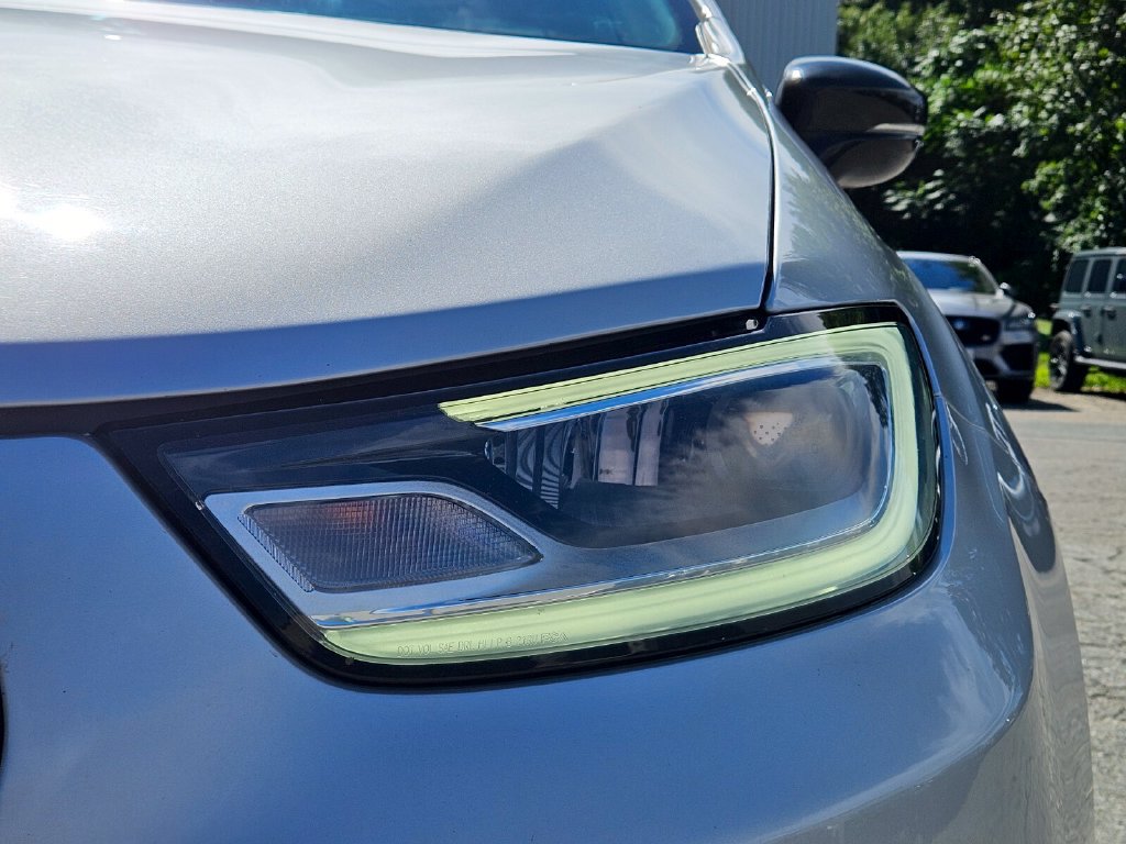 Used 2024 Chrysler Pacifica Touring-L FWD image 10