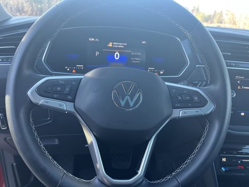 Used 2023 Volkswagen Tiguan SE image 21