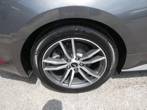 Used 2016 Ford Mustang Coupe RWD image 21