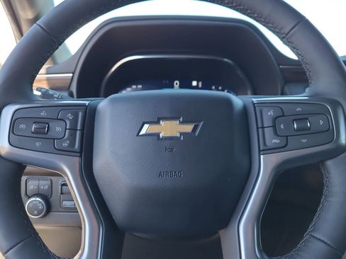 Used 2022 Chevrolet Suburban LT w/ LT Signature Package image 23