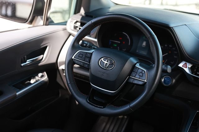 Used 2023 Toyota Sienna XSE FWD image 39