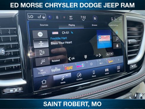 New 2027 Chrysler Pacifica Select AWD/4WD image 17